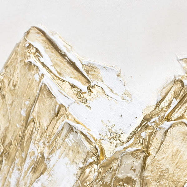 Detailansicht Goldstruktur auf abstraktem Bergrelief