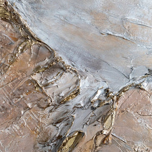 Detailausschnitt mit gold-beiger Textur auf Leinwand