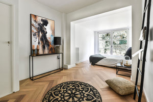 Dynamische Farbspritzer in orange und blau