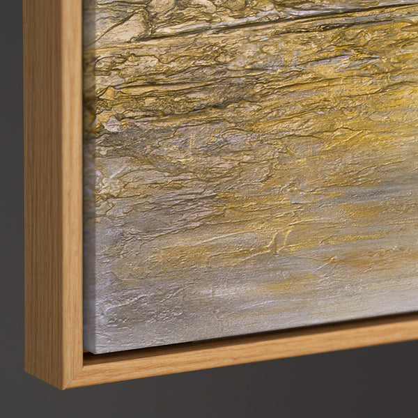 Handgemaltes abstraktes Landschaftsbild „Sanftes Leuchten" – Gold & Beige Felslandschaft, 50x70 cm Hochformat mit Rahmen