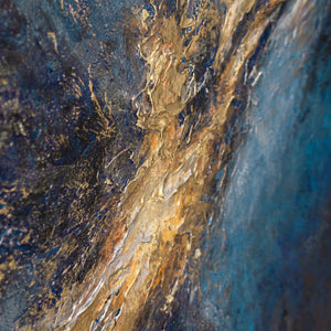 Detail des Gemäldes „Silberne Tiefe" – diagonaler Goldstrom zwischen Blau und Violett in Relieftextur