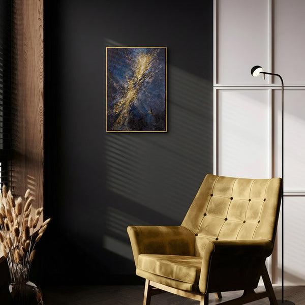 Kosmisches Acrylgemälde „Silberne Tiefe" im modernen Wohnzimmer – dramatische Wanddeko in Blau und Gold