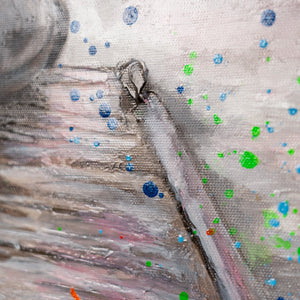 Rotes Herz über grauer Stille – explosive Farbspritzer als urbaner Kontrast, handgemalt 