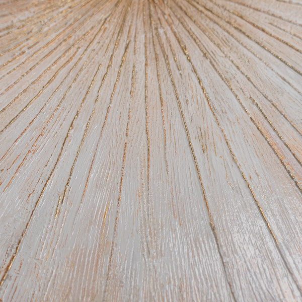 Wandbild das Räume fokussiert – goldene Strahlen als meditatives Zentrum an der Wand