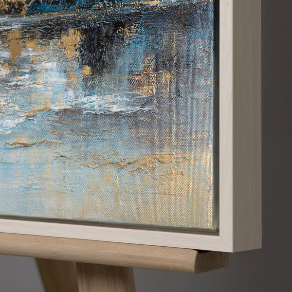 Handgemaltes Berggemälde „Bergspiegelung" – Eisblau, Weiß & Gold, 50x70 cm mit beigem Rahmen