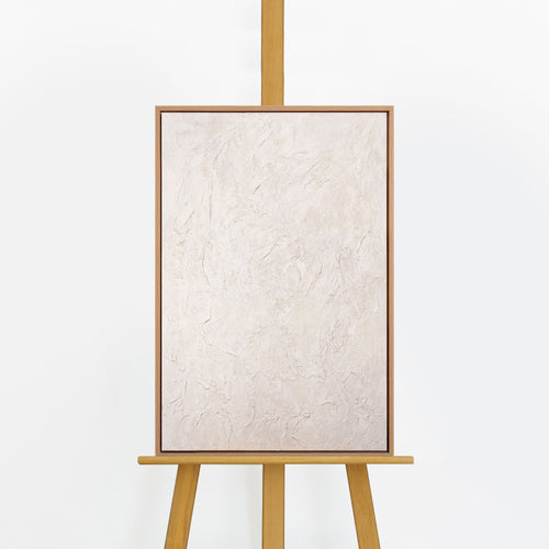 Handgemaltes Strukturbild „Das Flüstern der Zeit" auf Staffelei – cremefarbene Spachteltextur, Rahmen