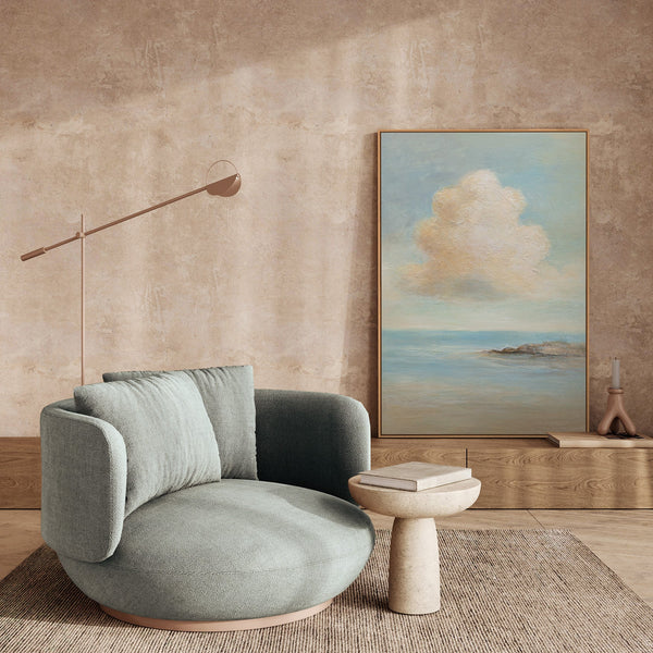 Moderne abstrakte Wandkunst in einem minimalistischen Wohnzimmer