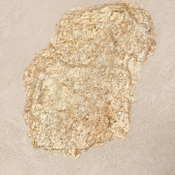 Abstraktes Kunstbild mit wolkigem Farbspiel in Creme