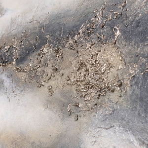 Abstraktes Leinwandbild mit körniger mineralischer Oberfläche in Naturtönen