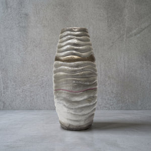 Keramikvase – handbemalt in Silbergrau, 21 cm