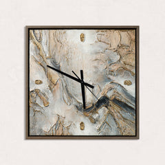 Handgemalte moderne Wanduhr – Steinstruktur in Grau und Gold – 35×35 cm