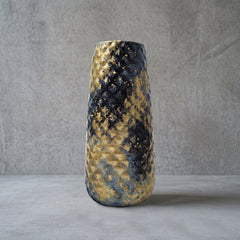 Keramikvase handbemalt, Rautenmuster in Blau und Gold, 24 cm