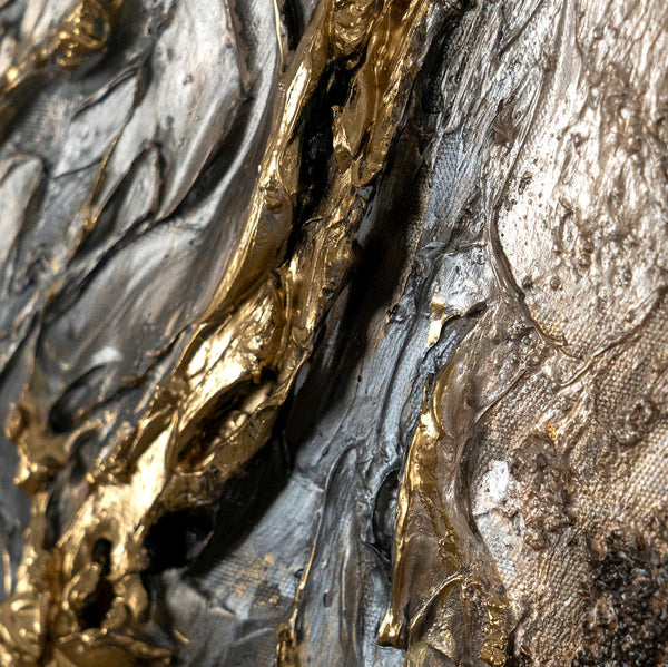 Abstraktes Leinwandbild „Universum I" – Nahaufnahme der goldenen Prožilken auf grauem Grund