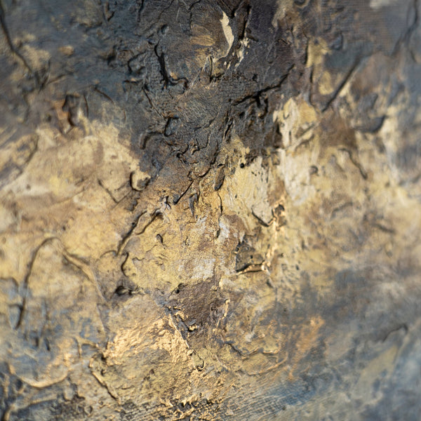 Abstraktes Landschaftsbild „Stille Morgendämmerung" – Nahaufnahme der Wolkenstruktur in Gold und Grau