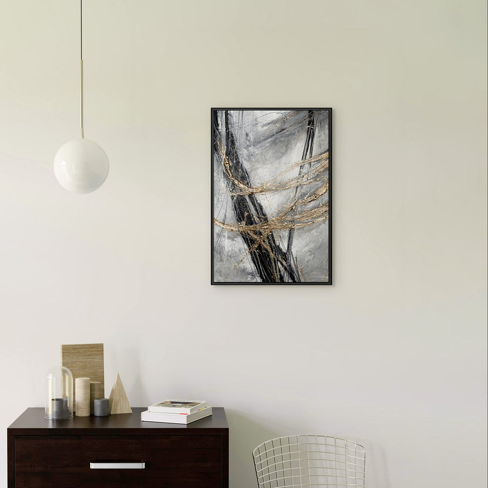 Abstraktes Acrylbild „Goldener Strich" im modernen Wohnzimmer – dynamische Wanddeko in Gold und Schwarz