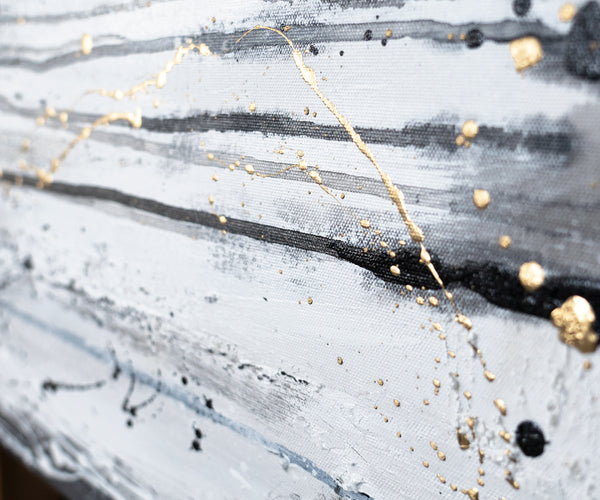 Abstraktes Leinwandbild mit Rahmen „Energie der Linien“ – monochrome Kunst mit Gold