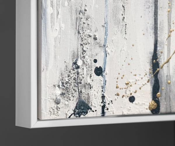 Abstraktes Leinwandbild mit Rahmen „Energie der Linien“ – monochrome Kunst mit Gold