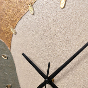 Handgemalte Wanduhr mit abstrakter Pastellkomposition – 35×35 cm