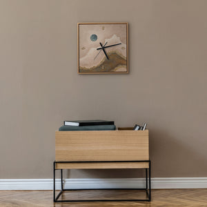 Handgemalte ausgefallene Wanduhr – Wüstenlandschaft mit Mondmotiv – 35×35 cm