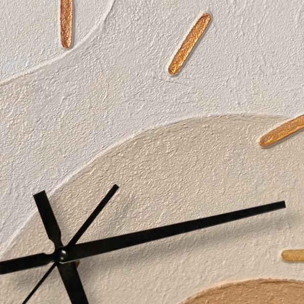 Handgemalte Wanduhr mit Bild – Abstrakte Erdton-Landschaft, 35×35 cm