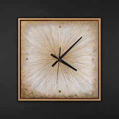 Designer Wanduhr Gold lautlos – Handgemalte Abstraktion mit Goldstruktur, quadratisch