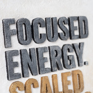 Focused Energy – handgemaltes Motivationsbild fürs Büro mit 3D-Relief, 140 × 70 cm