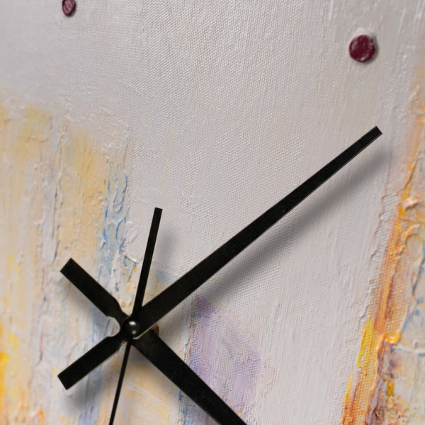 Ausgefallene Wanduhr lautlos – Handgemalter Sonnenaufgang Lavendel & Gold, quadratisch