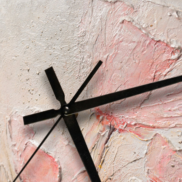 Ausgefallene Wanduhr Mohnblumen lautlos – Handgemalt Rosa & Silber auf Weiß, quadratisch
