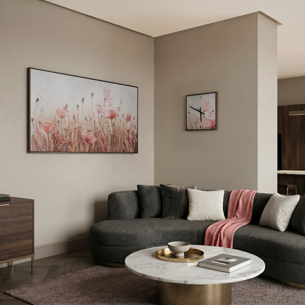 Ausgefallene Wanduhr Mohnblumen lautlos – Handgemalt Rosa & Silber auf Weiß, quadratisch